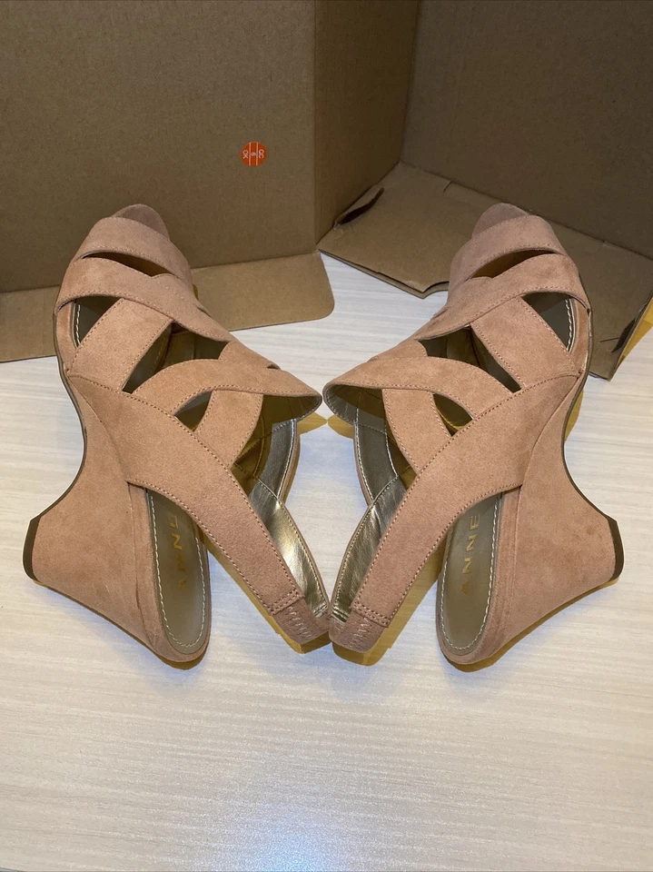 Sandalia Anne Klein AK7GWEN Rosa Gamuza Punta Abierta Tacón de Cuña Sin Cordones Tirantes Talla 9.5 Foto 4 de 4