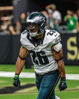 Saquon Barkley on Field Scream Philadelphia Eagles 8x10 NFL Football Photo