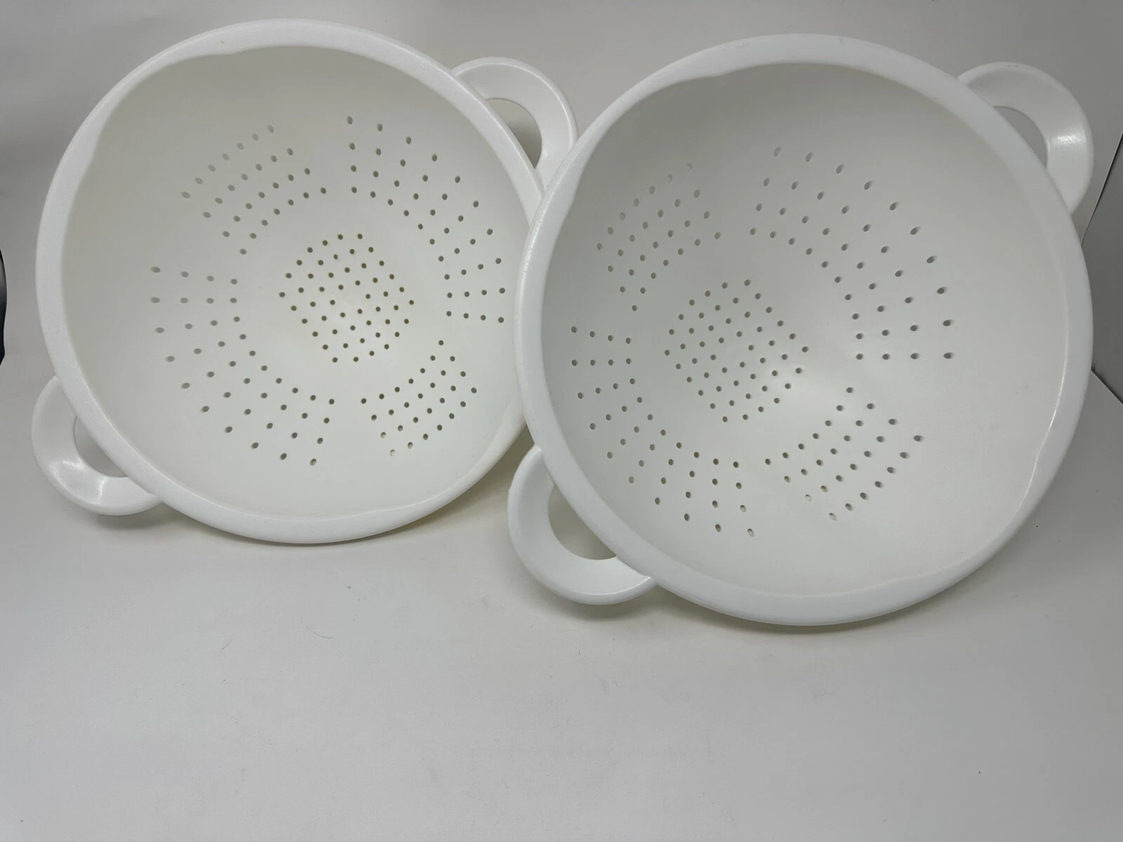 Two Vintage White Large Deep Colander Hard Plastic Handles Vegetables Fruit Dry