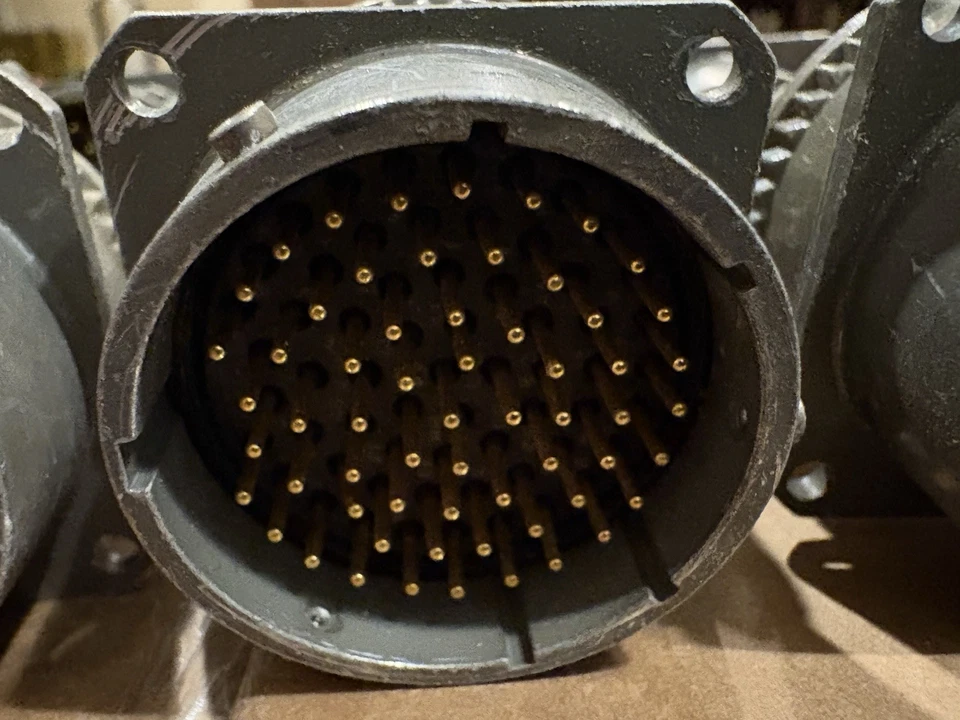 CONECTOR BENDIX 24-61P CONECTOR con LOTE DE 8 CONTACTOS Foto 2 de 4