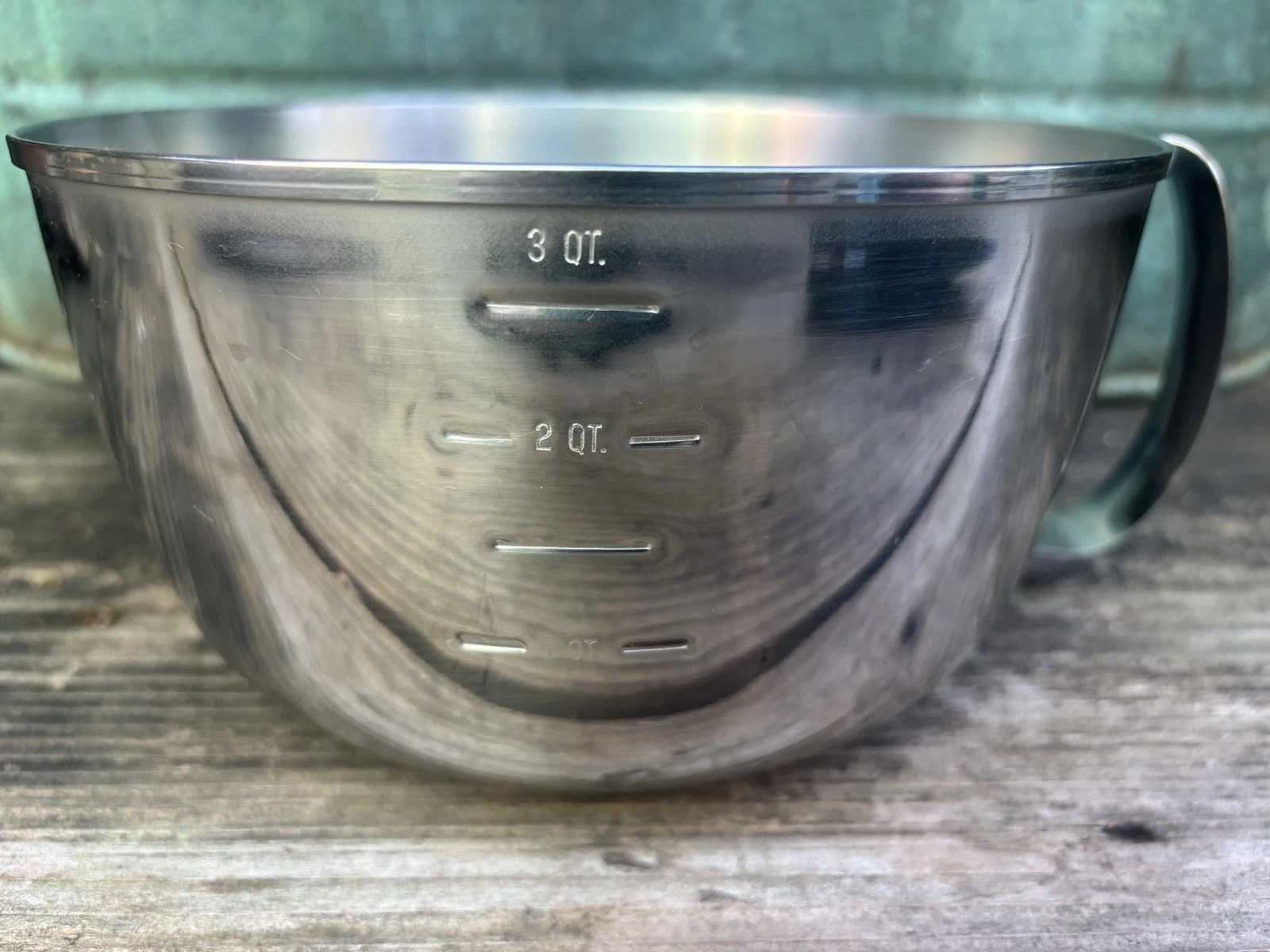 WEST BEND Grip-N-Whip 3 Quart Stainless Steel Mixing Bowl with Handle CLEAN
