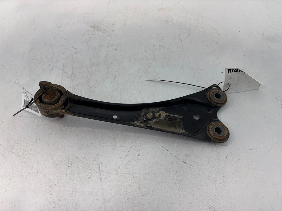 Brazo de control de suspensión trasera derecha Toyota Corolla Im 2017-2018 tracción delantera OEM Foto 4 de 4