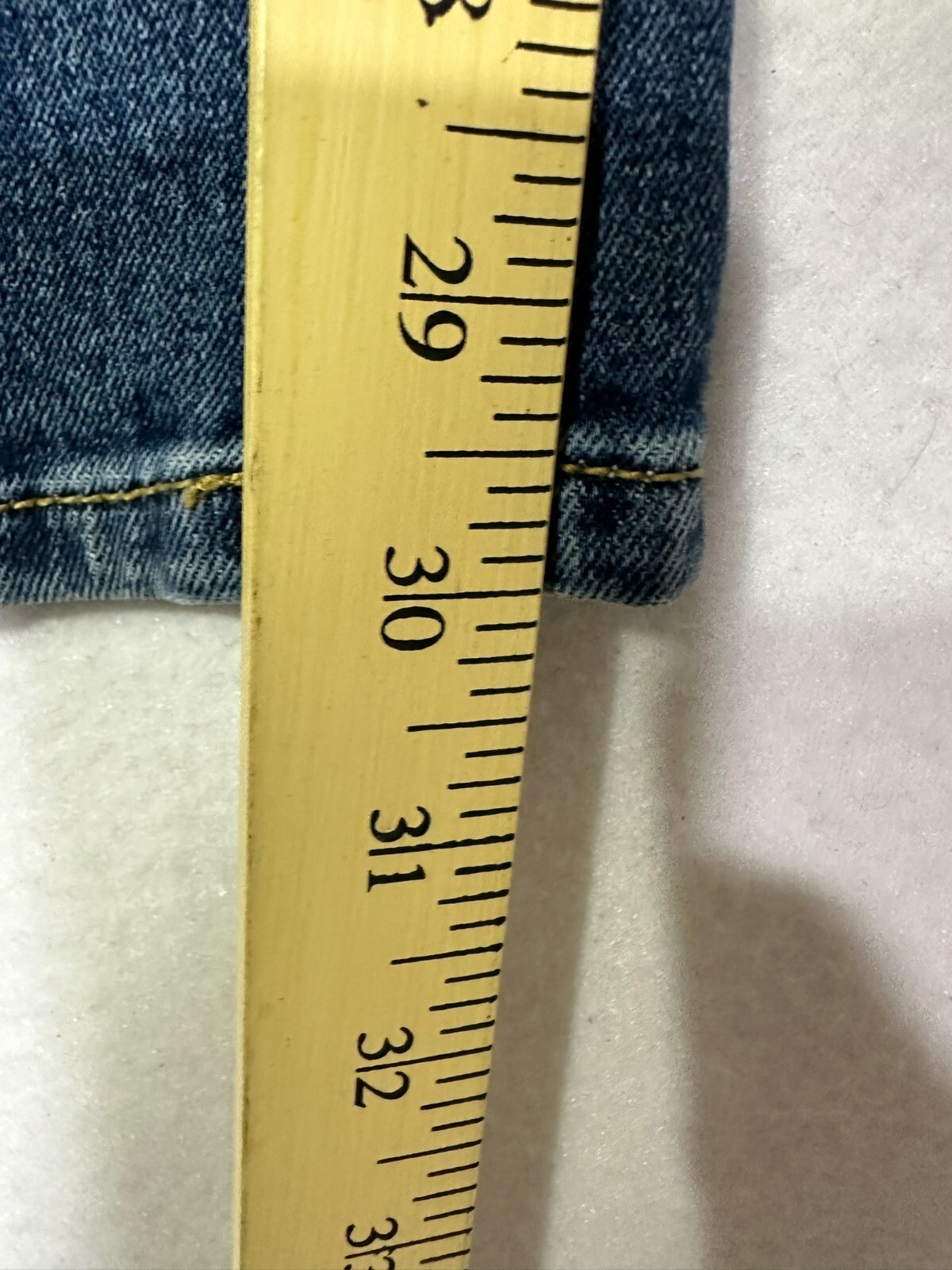 Universal Thread Medium Wash Long Blue Jeans Woma… - image 4