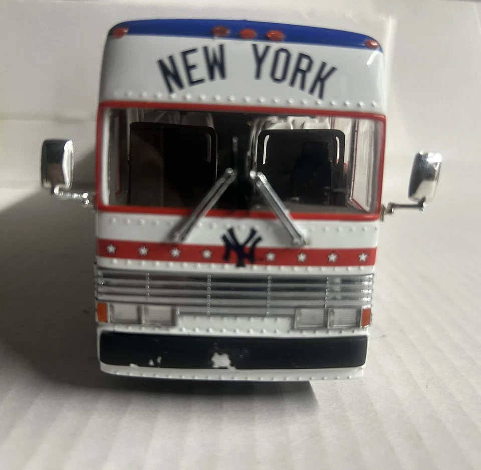 Danbury Mint New York Yankees Bus Toy Replica - Image 2 of 3
