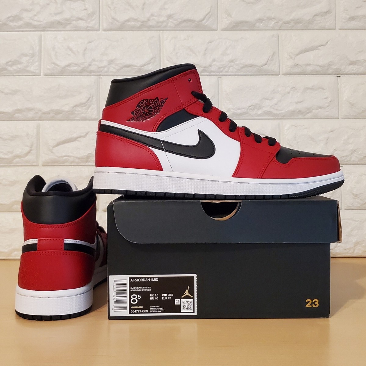 Nike Air Jordan 1 Mid Chicago Black Toe Mens Size 8.5 Red Nike Air Jordan 1 Mid Chicago Black Toe Mens Size 8.5 Red