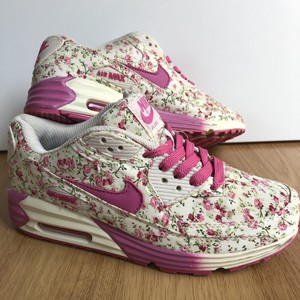 Details about Nike Air Max 90 Floral Print Rhodoleia Lunarlon Training Shoe Pink UK4.5 Details about Nike Air Max 90 Floral Print Rhodoleia Lunarlon Training Shoe Pink UK4.5