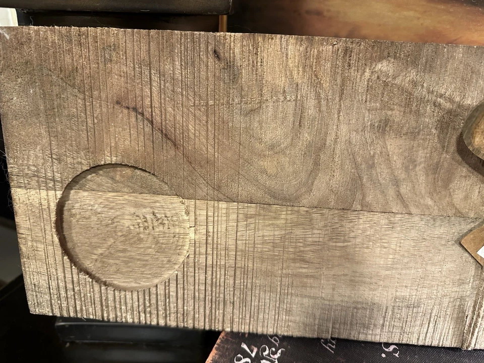 NUEVO/NUEVO CON ETIQUETAS-Mud Pie-Holly/Berries Tabla de cortar-Plata/Rojo-Áspero/Madera rústica/Cuchara- Foto 4 de 4