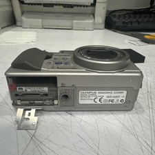 Olympus Camedia C-7000 Zoom 7.1 MP Digital Camera Batteries Charger Card