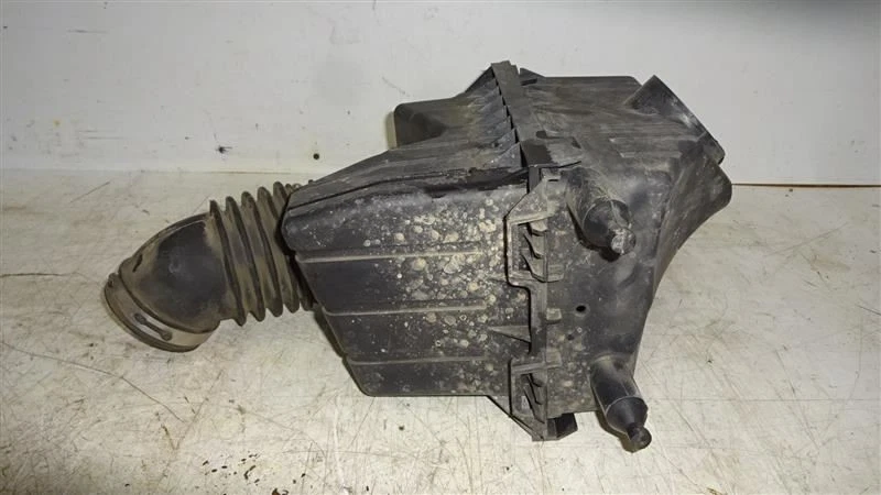 Air Cleaner Assembly 3.0L 6 Cylinder Fits 2001 2002 2003 2004 Ford Escape 673871 - Image 4 of 4