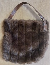 Bolso de Hombro Cartera Bath & Body Works Marrón Imitación Piel de Visón Felpa, Correa de Cocodrilo, COMO NUEVO