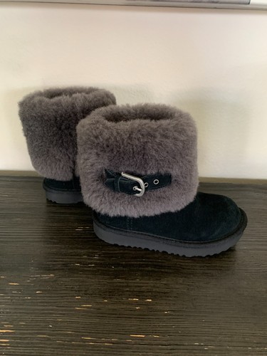 UGG KIDS SUEDE BUCKLE BOOT 1092358K SIZE 11 NWOT - Picture 3 of 8