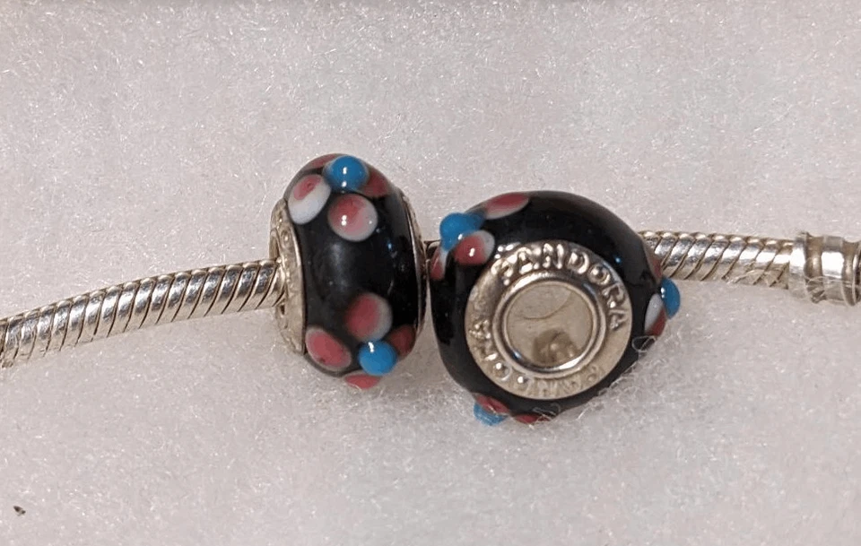 Nuevo Juego de 2 Pandora Negro con Flores Rosa/Azul Cuentas de Cristal de Murano - ¡¡HERMOSO!!! Foto 2 de 2