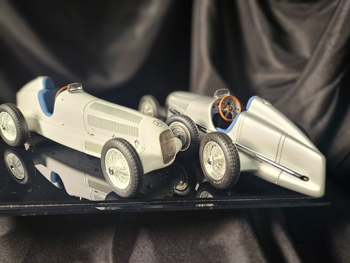 CMC Mercedes 1934 W25 Silver & White Set 1:18 Scale Inv. #2790