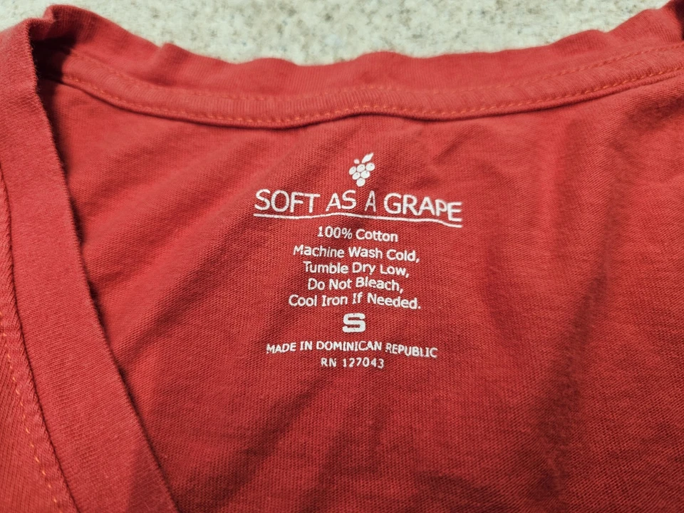 Chicago Blackhawks NHL Women's V-neck T-shirt Size S Soft As A Grape - Image 4 of 4