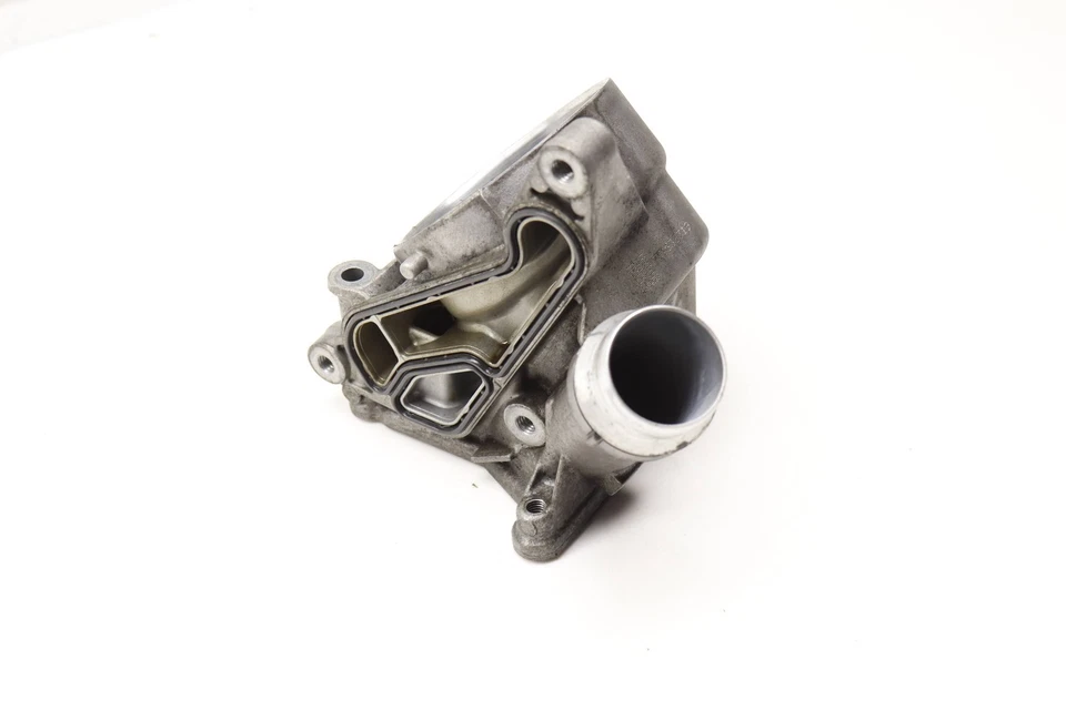 2006-2007 BMW 525XI - Carcaça do filtro de óleo do motor 7516383 - Imagem 2 de 4