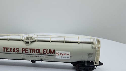 *READ Atlas N Scale 33,000 Gallon Tank Car Union Texas Petroleum ACSX 933015 - Picture 2 of 14