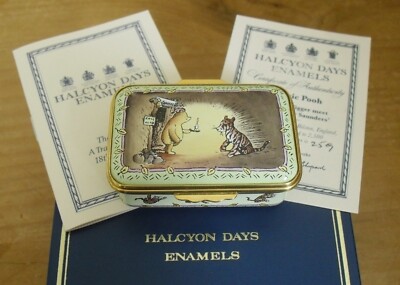 Ltd Ed Halcyon Days Winnie the Pooh ''I'm Pooh, Said Pooh'' Emaille Box - 2 1/2''
