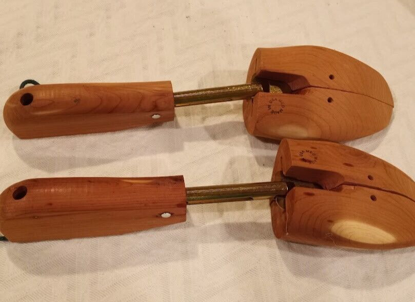 Pair of Woodlore Cedar Shoe Trees Medium Made in  USA (63A)