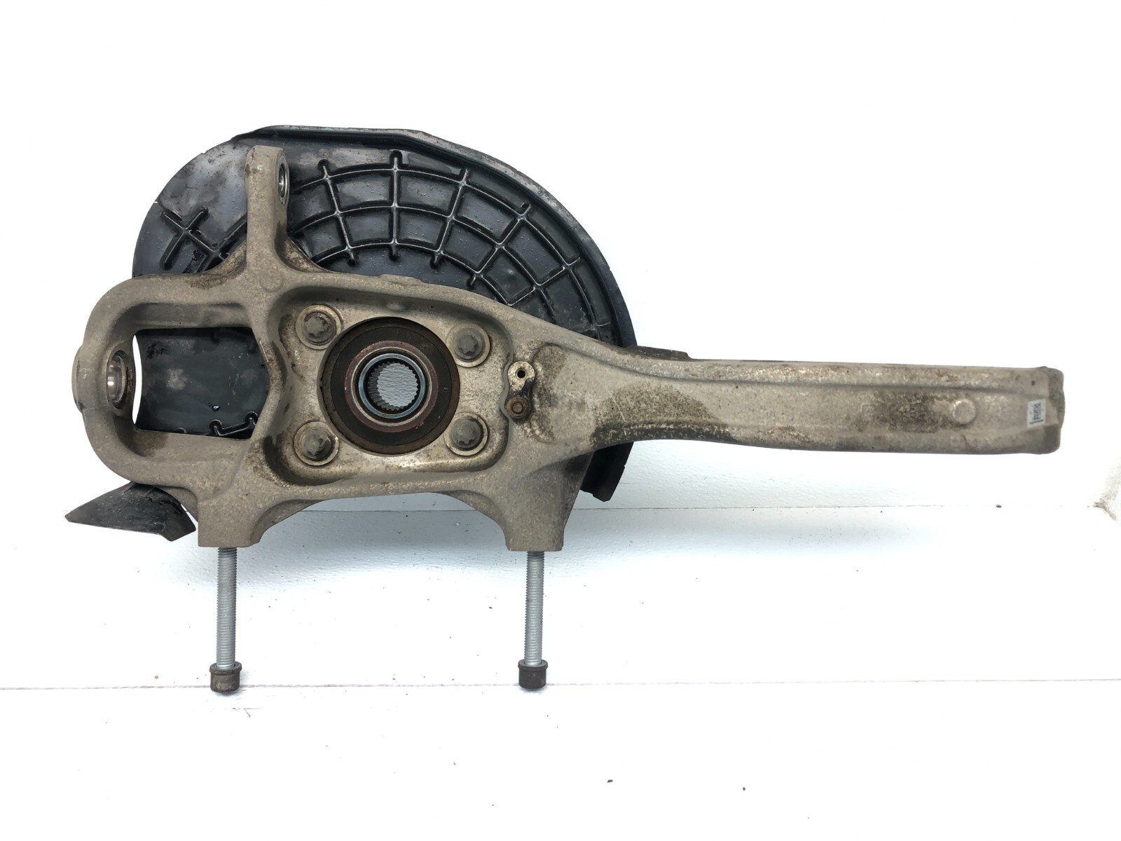 2014-2019 MASERATI GHIBLI SQ4 AWD LEFT DRIVER FRONT SPINDLE KNUCKLE HUB OEM.