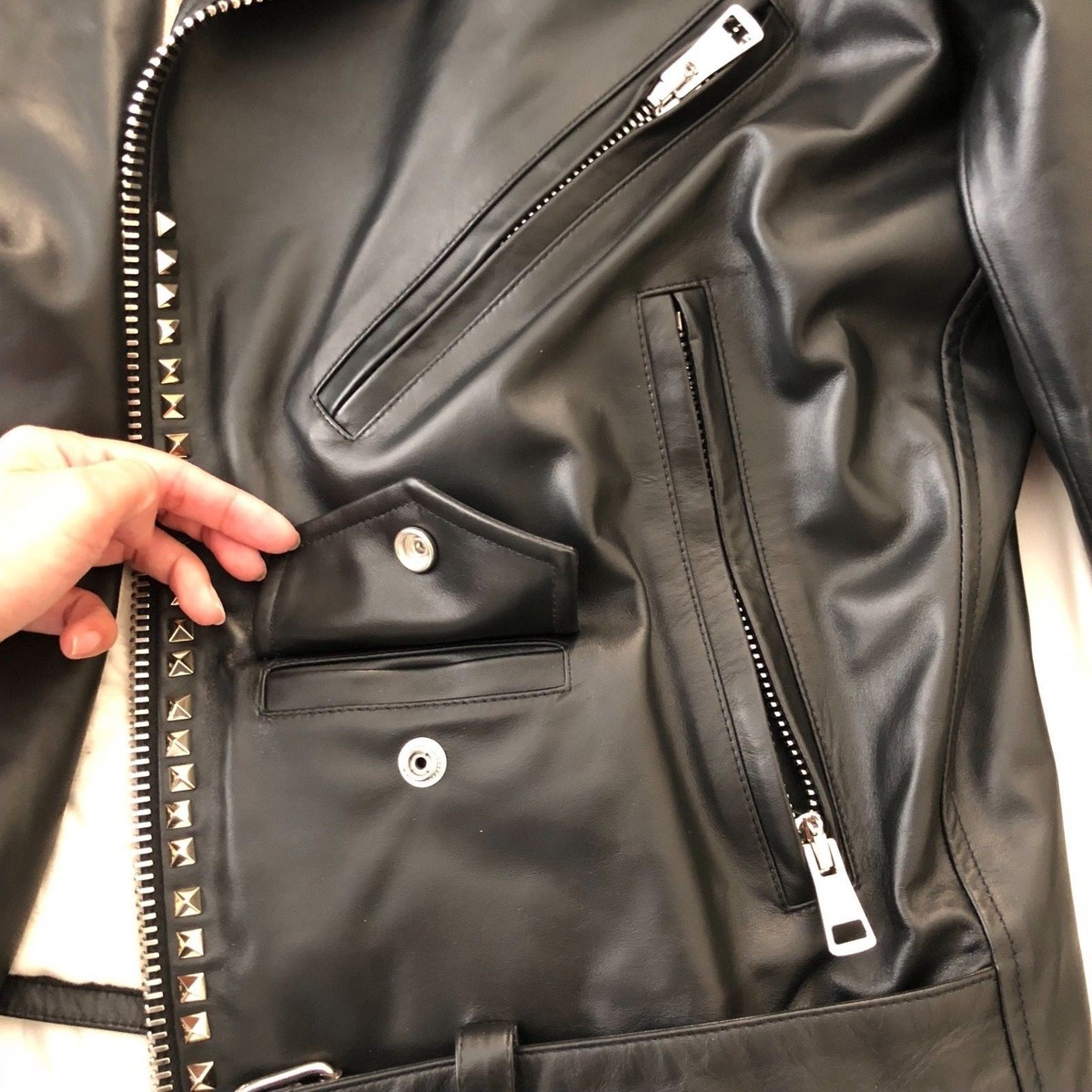 valentino ブラックレザージャケット 楽天市場】超美品 2020年製 VALENTINO レザーライダース