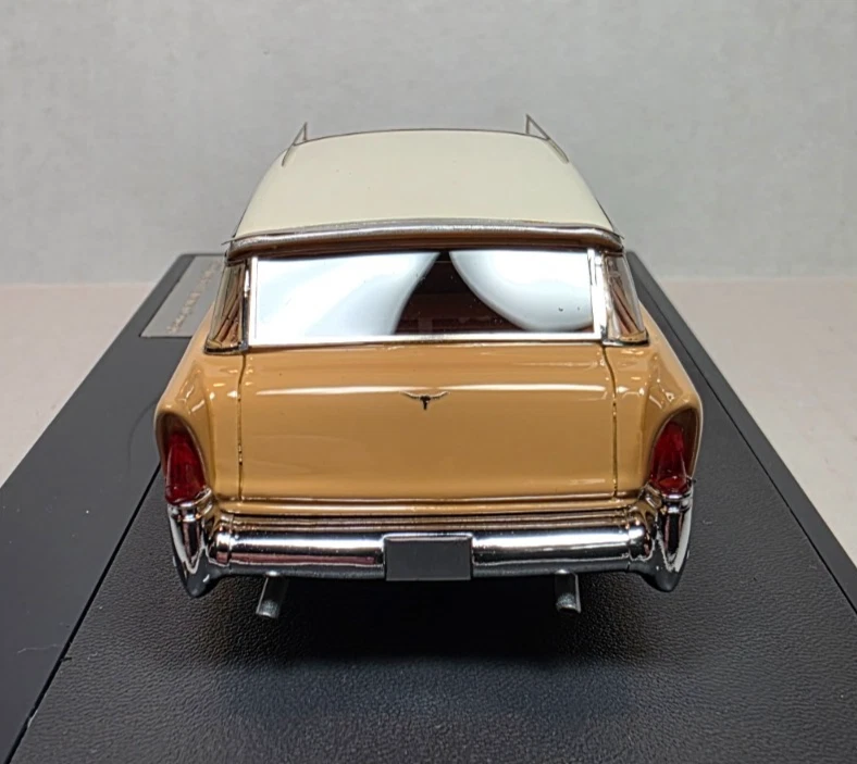 Matrix 1:43 1956 Chrysler Plainsman Concept Wagon Palomino Beige/White VERY COOL - Image 4 of 4