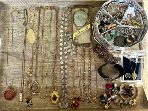 Vintage Costume Estate Jewelry Avon 1928 Cameos Over 40 Pieces Gold Tone