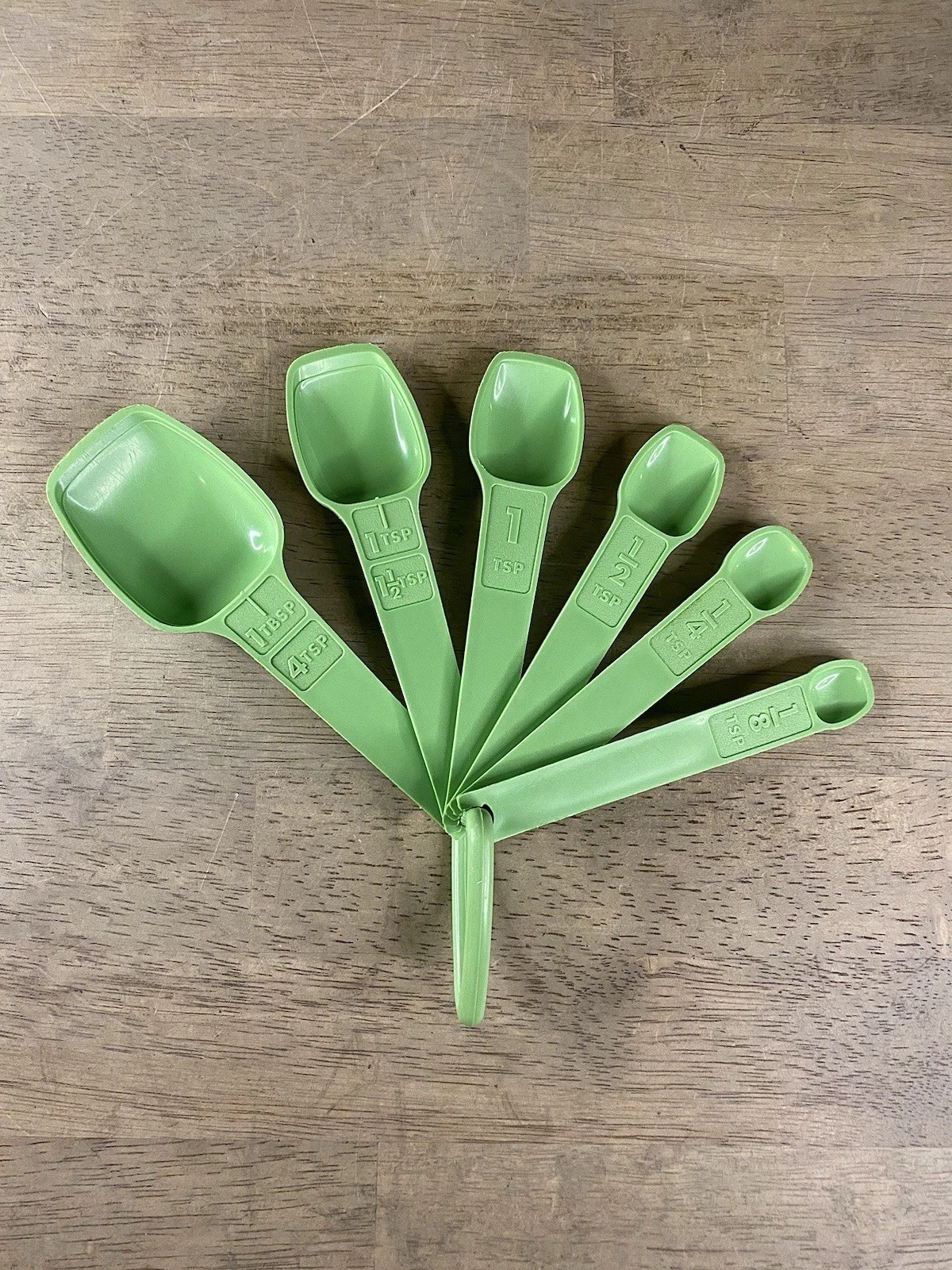 Vintage Tupperware Nesting Measuring Spoon Set w D Ring Apple Green EUC