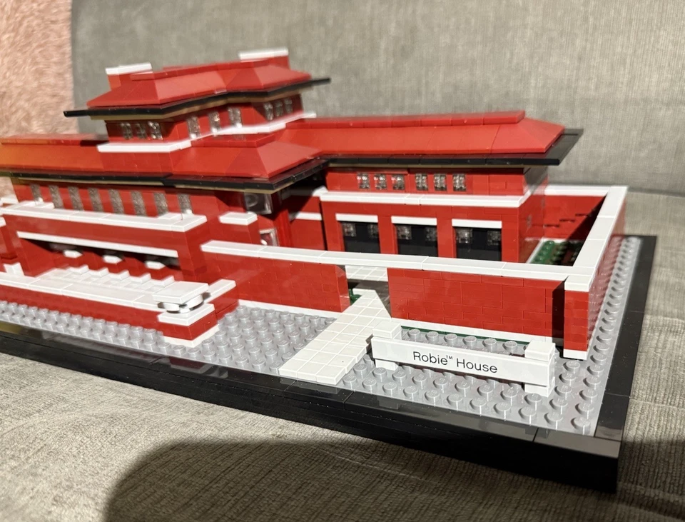LEGO Architecture Robie House 21010 Frank Lloyd Wright 100% Complete Retired Set - Image 3 of 4