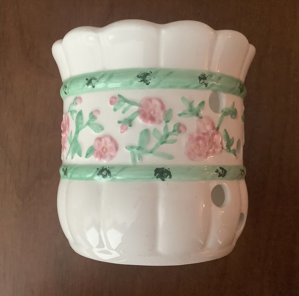 Colonial Candle Cape Cod Holder Scalloped pink Green Vine Floral 4” BOX