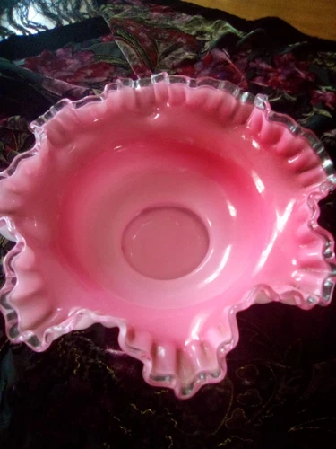 VTG FENTON RUFFLED BOWL PINK "SILVERCREST"  CASED GLASS WHITE OUTSIDE LOVELY