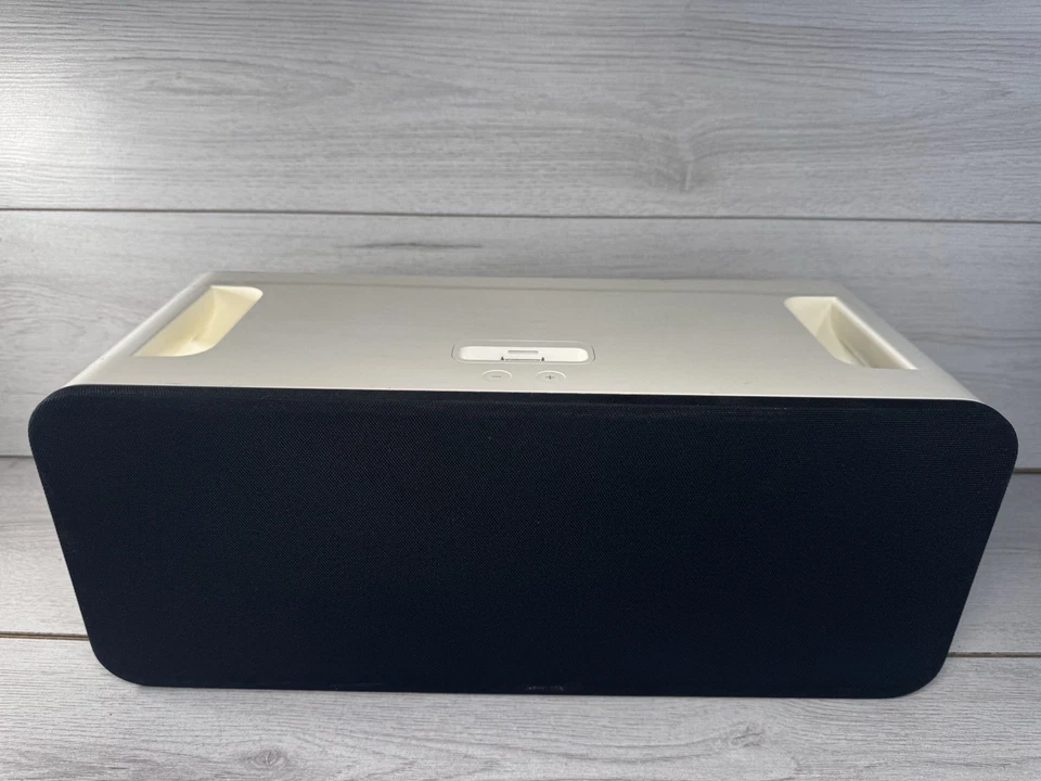 Apple iPod Model A1121 Hi-Fi Speaker Docking Station + Remote, In White - Image 3 of 4