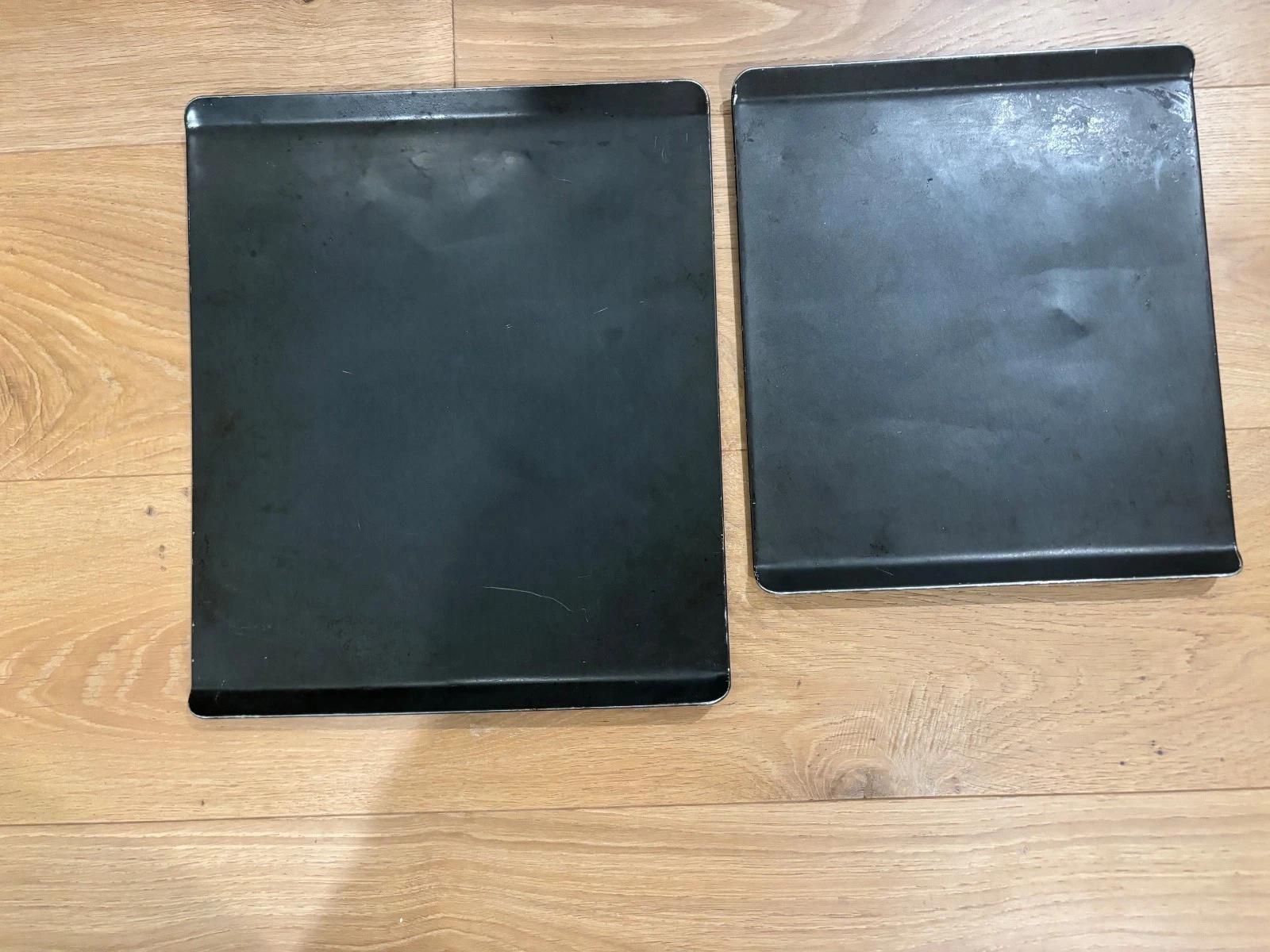 Pair of Calphalon Insulated Heavy Gauge Cookie Baking Sheets B1616 B1614 vintage
Opens in a new wind