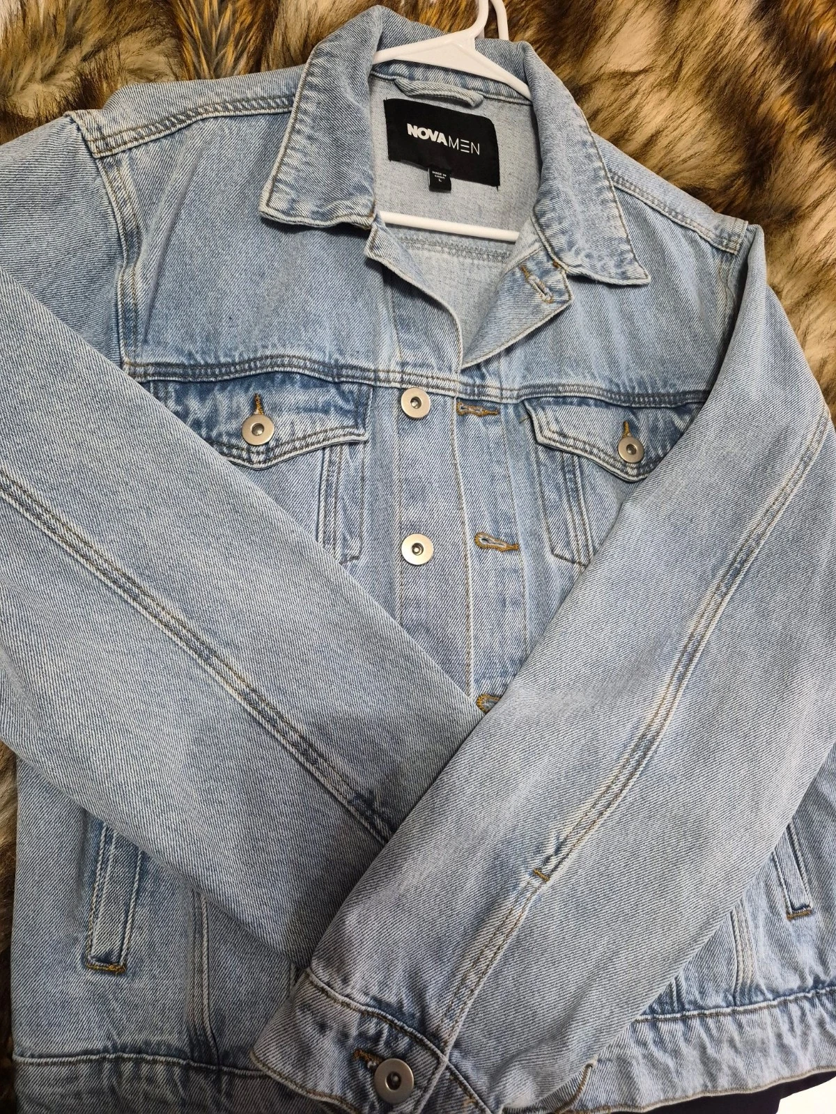 Men's Light Wash Denim Trucker Jacket Fashion Nova Size L New Without Tags image 1