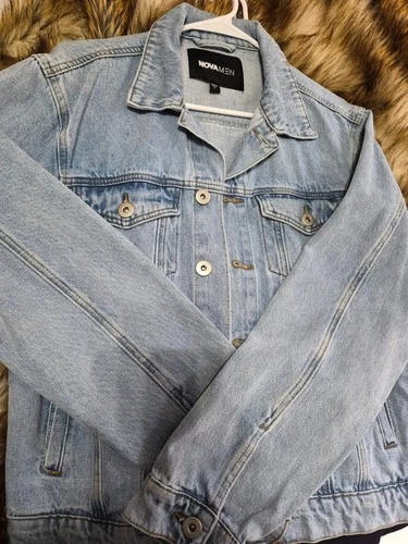 Men's Light Wash Denim Trucker Jacket Fashion Nova Size L New Without Tags - product listing photo
