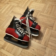 Eishockeyschlittschuhe der