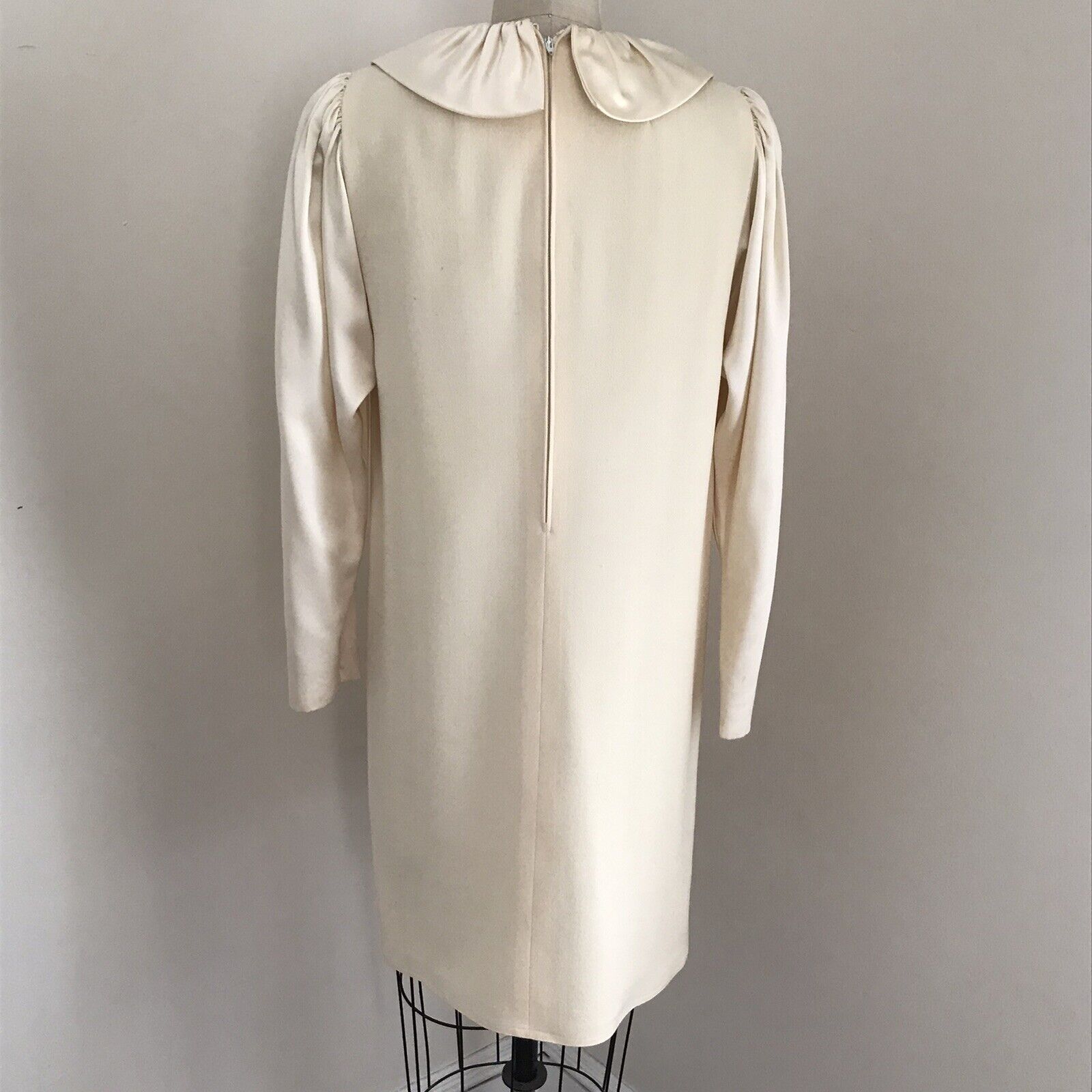 1980's  Moroci  Dress Cream Crepe Satin Collar an… - image 4