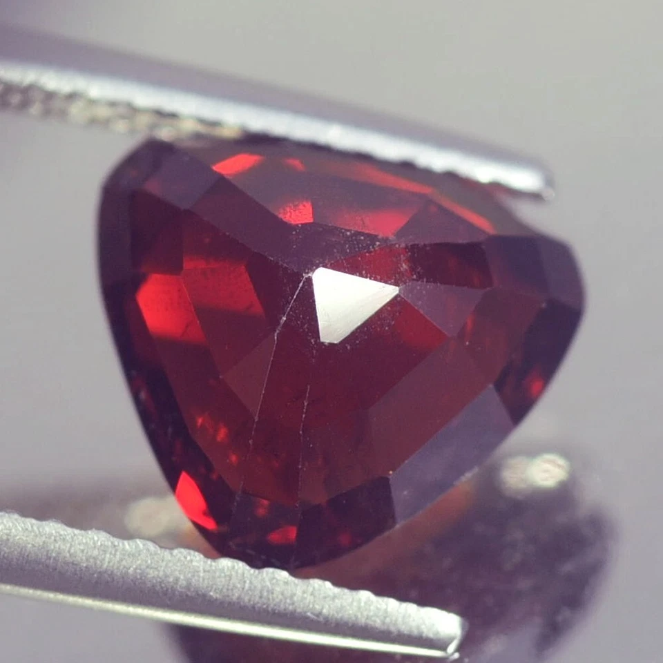 3.20CT STUNNING TOP TRILLION UNHEATED BURMESE NOBLE RED SPINEL NATURAL - Image 3 of 3