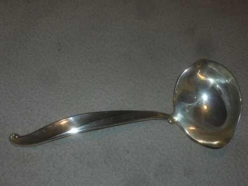 VINTAGE INTERNATIONAL SILVER SWAN LAKE GRAVY SAUCE LADLE STERLING SERVING SPOON
