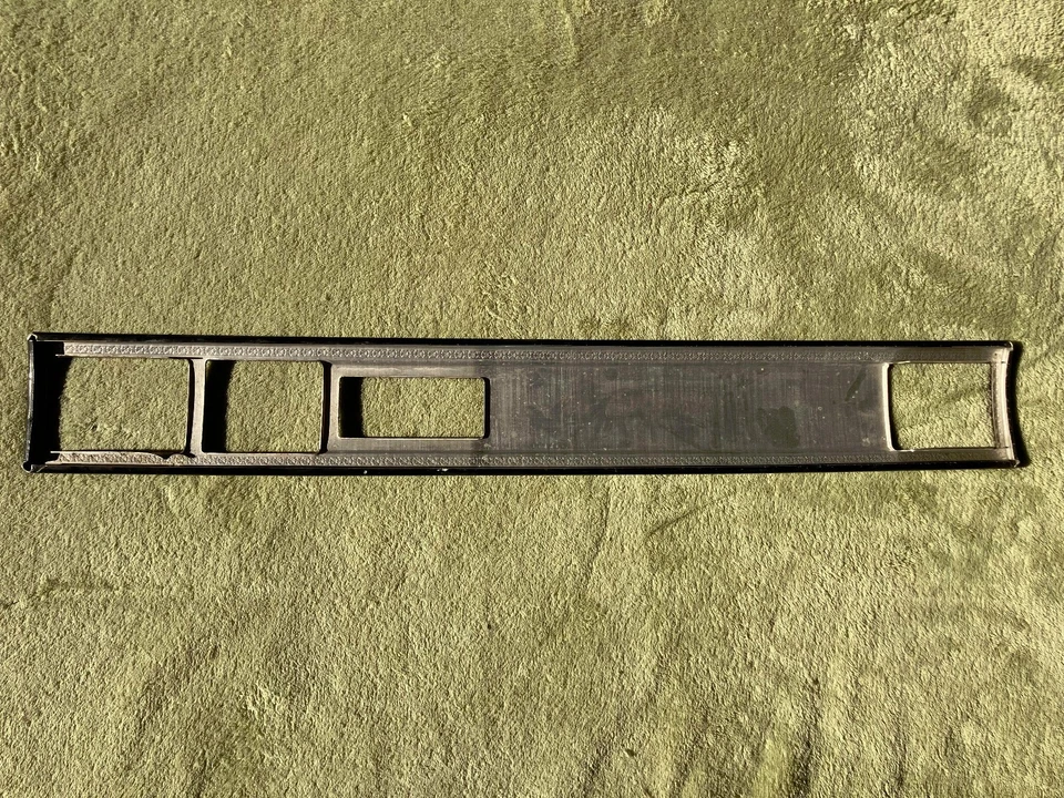 Chrysler Cordoba 1976 usado embellecedor de tablero derecho Foto 4 de 4