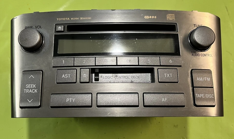 Autoradio / TOYOTA AVENSIS 2 . T250 / 8612005081 / CQMS6571LC - Photo 1/4