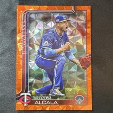 Topps 2025 Jorge Alcala Minnesota Twins Baseball Card #336 Orange Diamante /25