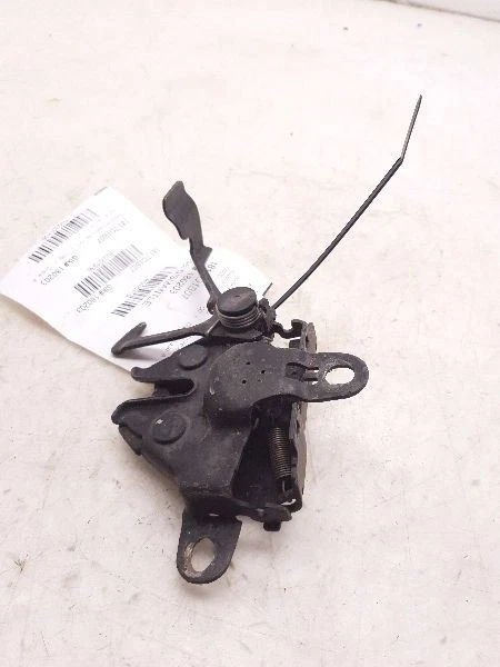 03 04 05 06 07 08 Cierre capó Toyota Corolla  Foto 2 de 4