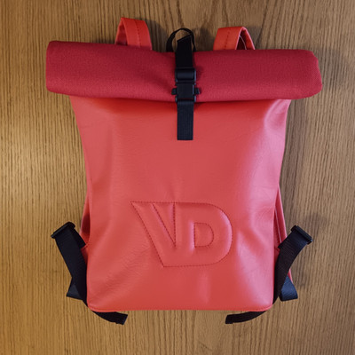 Rucksack rolltop  handmade in D aus Kunstleder / Stoff rot