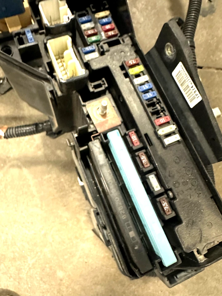 05 06 07 08 09 10 CAJA DE FUSIBLES MOTOR TOYOTA AVALON LIMITED COMPLETA CON CABLEADO Foto 4 de 4