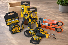 Kit herramientas bricolaje nuevo: alicates, destornilladores, metro y tijeras