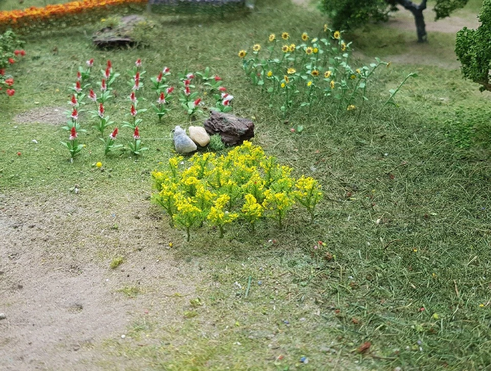 MP SCENERY 32 Oilseed Rapes N Gauge Model Farm Plants Railroad & Farm Layout - Image 3 of 4