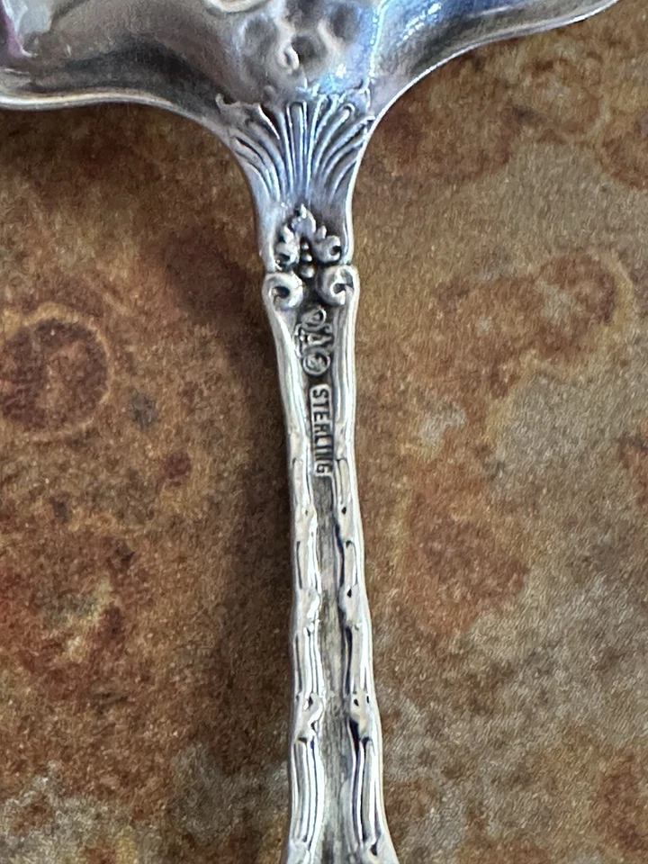 Antigua cuchara de tuerca esterlina Alvin Orient 4” perforada Bon Bon servidor LEER Foto 4 de 4