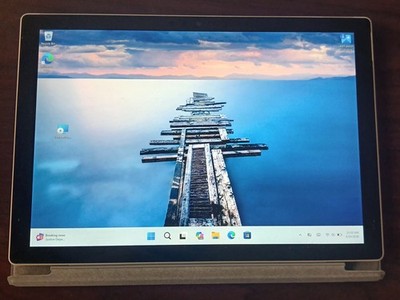 Microsoft Surface Pro 5 Intel Core i5-7300u 8GB RAM 256GB SSD 