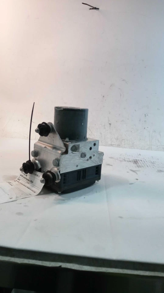 2016 AUDI A8 ABS Pump & Motor Assembly OEM 4H0614517S Black 130K Miles Foto 3 de 4