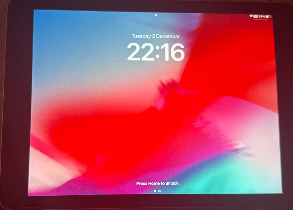 Apple iPad 5th Gen space grey 32GB 9.7" iPadOS Tablet - Image 4 of 4